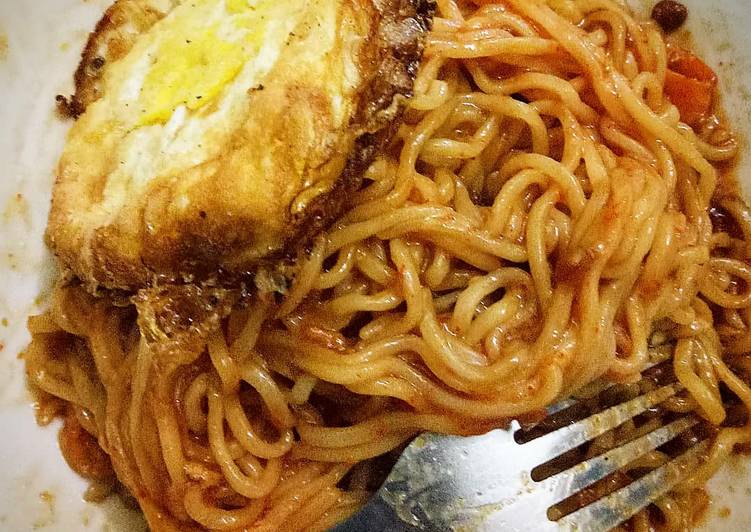 Indomie goreng telur pedas rawit