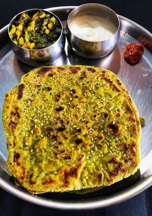 A picture of Oats Palak Paratha.