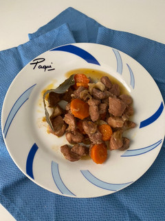 Una foto de Carne en salsa 💃🏻 jugosa