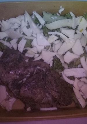 Una foto de Pechuga a la plancha con Brócoli gratinado