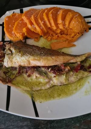 Una foto de Lubina rellena