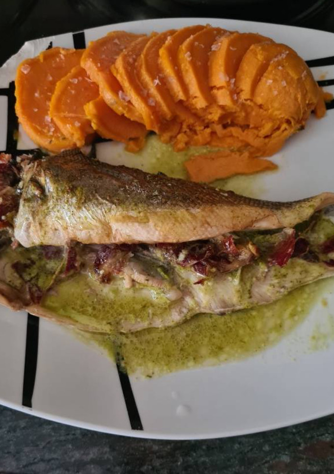 Una foto de Lubina rellena