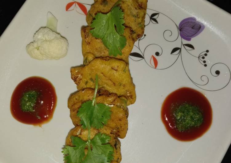 Easy Way to Make Tasty Fried Gobhi Pakoras