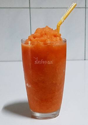 รูปของ ส้ม แครอท มะเขือเทศ ปั่น