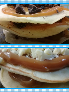 Una foto de Hot cakes con dulce de leche y chocolate