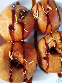 A picture of My fluffy donuts.