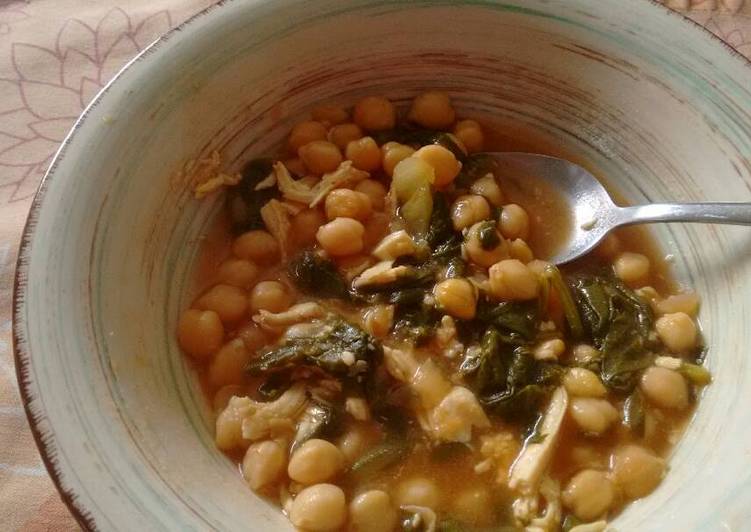 Garbanzos con acelgas y chile güero.ॐ