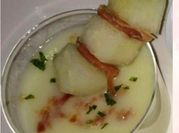 Una foto de crema fría de melon