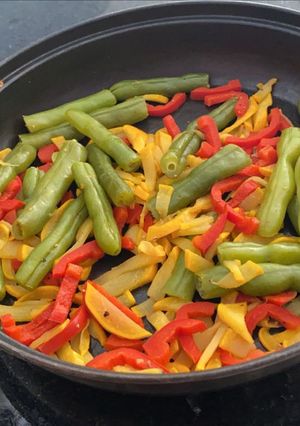 Una foto de Ensalada cocida de Habichuelas, Zucchini y Pimentón rojo