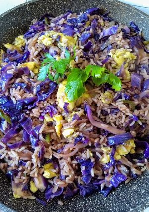 Una foto de Salteado de repollo morado