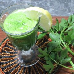 A picture of Homemade Detox Celery Juice Recipe for your health/ديتوكس الكرفس والخيار.
