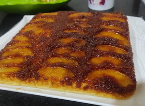 Una foto de Torta invertida de manzana 🍏🍎 en la flip
