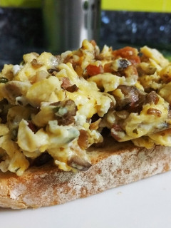 Una foto de Bocaditos de revuelto de champiñones y bacon