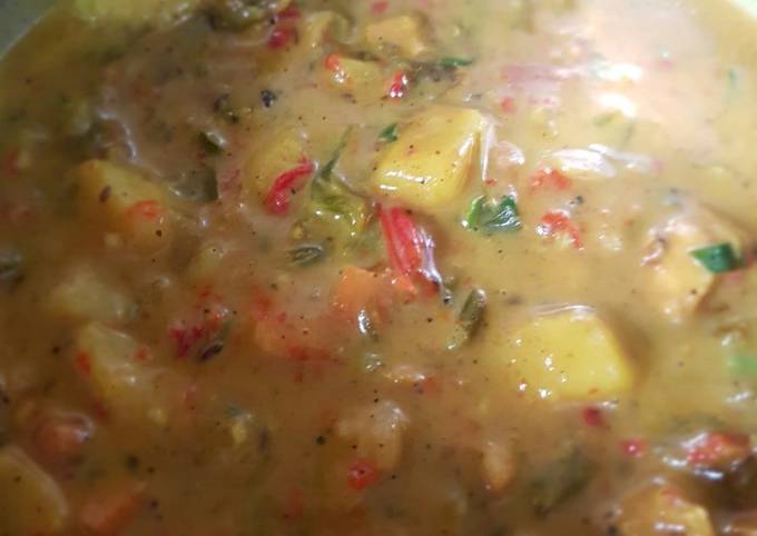 Step-by-Step Guide to Prepare Speedy Bechamel based veggie chicken curry soup