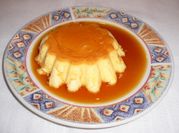 Una foto de flan de mango