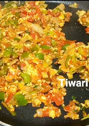 तवा पनीर भुर्जी (Tawa Paneer Bhurji recipe in Hindi) रेसिपी मुख्य फोटो