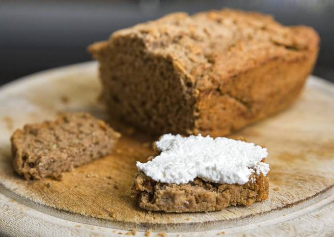 Beer bread with garlic and herbs