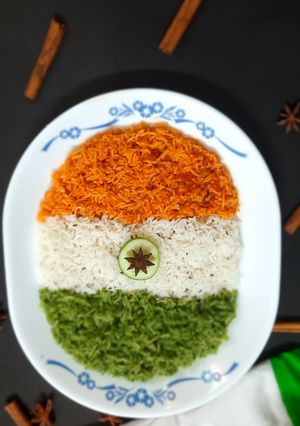 તિરંગા રાઈસ (Tiranga Rice Recipe In Gujarati) રેસીપી મુખ્ય ફોટો