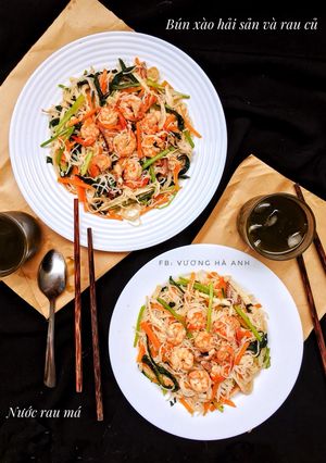 Hình của món Bún xào hải sản.