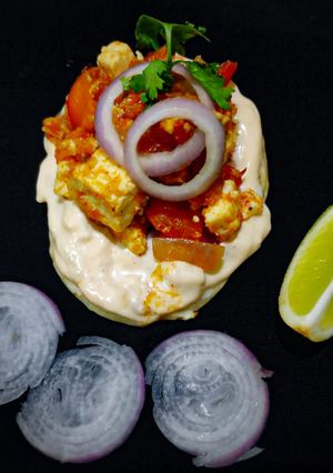 পনির টিক্কা মসালা উইথ টাকোস (paneer tikka masala with tacos recipe in Bengali) রেসিপির প্রধান ছবি
