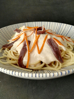 Una foto de Espaguetis con salsa de surimi