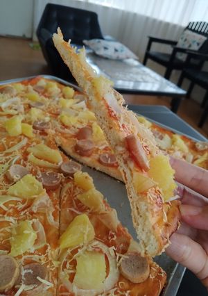 Foto resep Thin & Crispy Hawaiian Pizza
