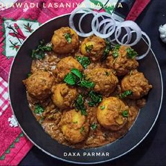 A picture of Kathiyawadi Lasaniya Batata (Spicy Gujarati Garlic Potato Curry).