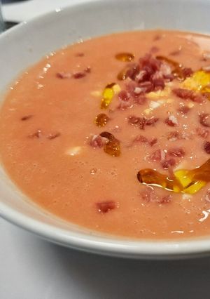 Una foto de Salmorejo (sopa fría de tomate). Receta tradicional