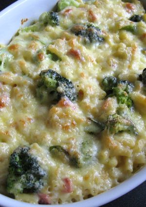 A picture of Bacon, Broccoli & Macaroni Cheese.