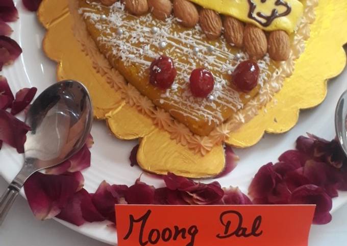 Moong dal halwa cake