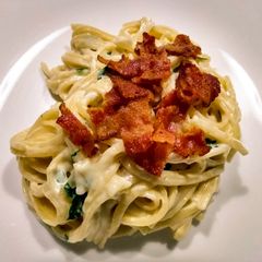 A picture of Creamy bacon linguine.