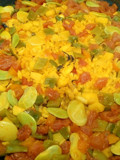 Una foto de Paella de sèpia con bajocones