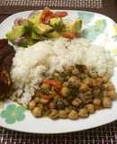 Garbanzos, Costilla de Cerdo Frita y Ensalada de aguacate