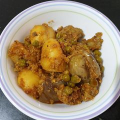A picture of Stuffed aloo baigan.