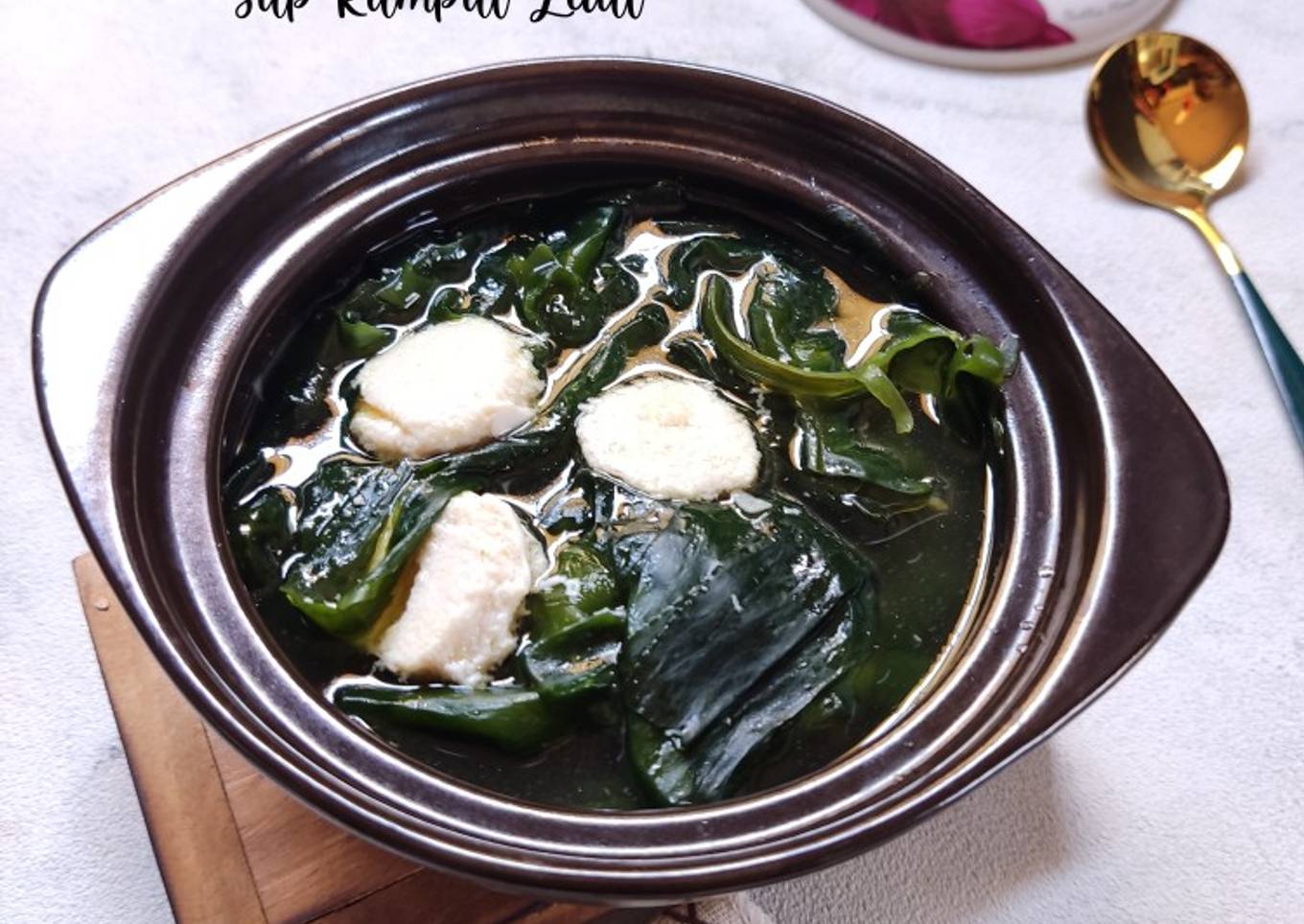 Miyeok Guk (Sup Rumput Laut)