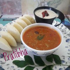 A picture of Idli Sambhar.