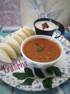 A picture of Idli Sambhar.