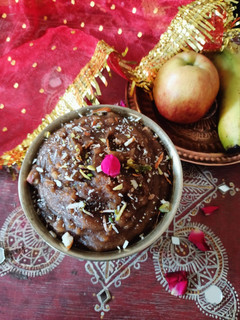 सिंघाडे के आटे का हलवा (Singhare ke aate ka halwa recipe in hindi) रेसिपी मुख्य फोटो