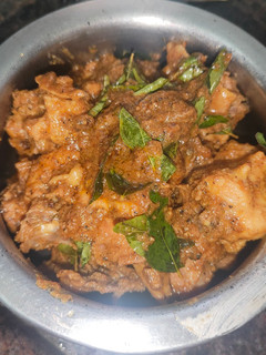 நாட்டுக்கோழி வறுவல்(country chicken fry recipe in tamil) செய்முறை முக்கிய புகைப்படம்