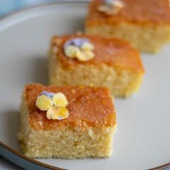 A picture of Lemon drizzle 🍋 🍰.