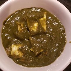 A picture of Spinach full of iron and magnesium.