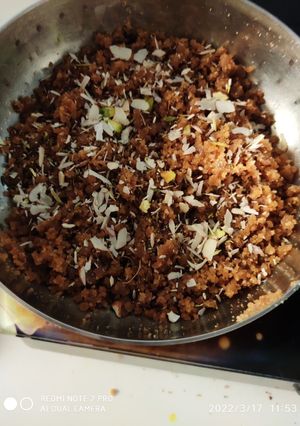 લાપસી (Lapsi Recipe In Gujarati) રેસીપી મુખ્ય ફોટો