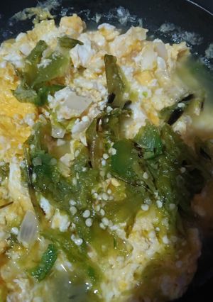 Una foto de Huevo en salsa verde