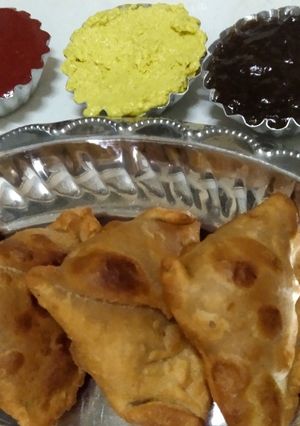 ખીચડી ના સમોસા (Khichdi Samosa Recipe In Gujarati) રેસીપી મુખ્ય ફોટો