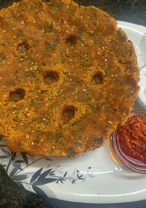 वांगी भरीत थालीपीठ (Vangi Bharit Thalipeeth Recipe In Marathi) रेसिपी चे मुख्य फोटो 