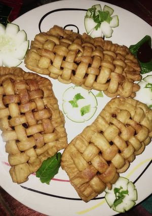 A picture of Ladies pose pie.