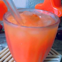 A picture of Fresh fruits juice.
