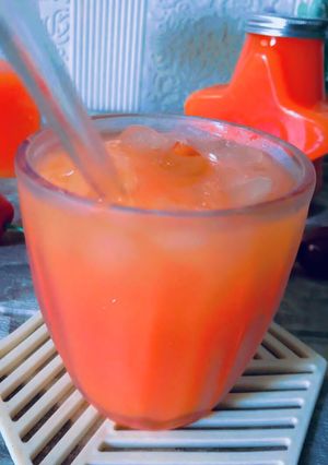 A picture of Fresh fruits juice.