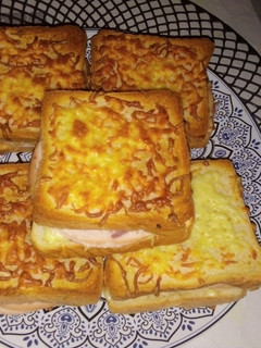 Una foto de Sándwich con salsa bechamel