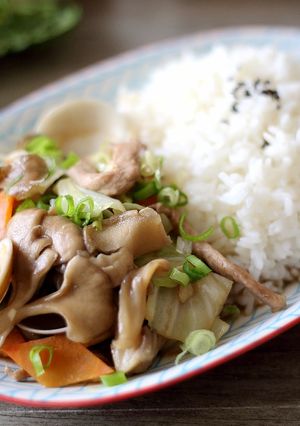 舞菇蛤蜊燴飯 的食譜成品照片